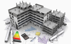 Image d'un bâtiment en construction entouré de plans et d'une étiquette reflétant sa consommation d'énergie